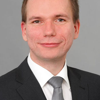Porträtbild mit Mann im Anzug zeigt Prof. Heinz-Jürgen Voß 