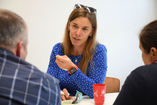 In kleinen Arbeitsgruppen wurden typische Herausforderungen während der Gründung sowie mögliche Lösungsansätze zusammengetragen. Foto: Karoline Klimek