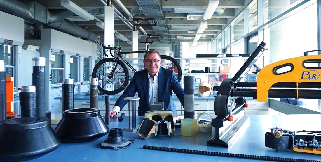 Einblick Labor mit Werkstücken Prof. Jürgen Häberle Industrielabor Funktionsoptimierter Leichtbau Hochschule Magdeburg