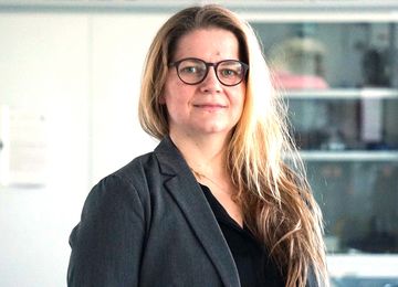 Porträtbild im Labor Industrielabor Funktionsoptimierter Leichtbau Hochschule Magdeburg Evelyn Matschuck KAT-Netzwerk