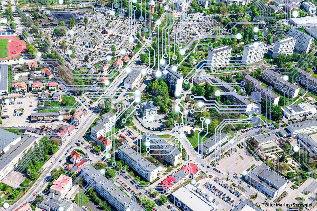 Stadtansicht von oben mit Strich- und Punktnetz. Symbolbild zum Artikel Xplanung von Hochschule Anhalt und IPSyscon FuE Projekt