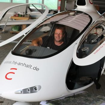 Gyrocopter der Hochschule Anhalt mit Prof Lothar Koppers als Pilot