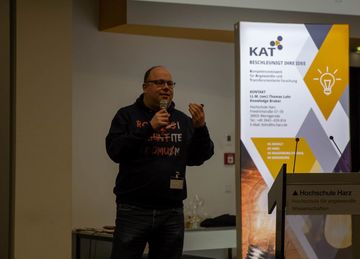 Dr. Matthias Haupt im Science Slam Forschungsshow 2018 IV Hochschule Harz Wisskomm KAT-Netzwerk