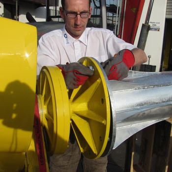 Montage einer Klein Windkraftanlage Wolf Ventus Energy Hochschule Harz KAT-Netzwerk