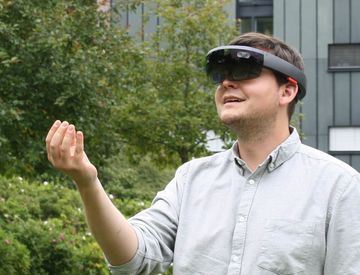 Handbewegung Hololens Thomas Karolczak III Hochschule Harz Application Lab KAT-Netzwerk